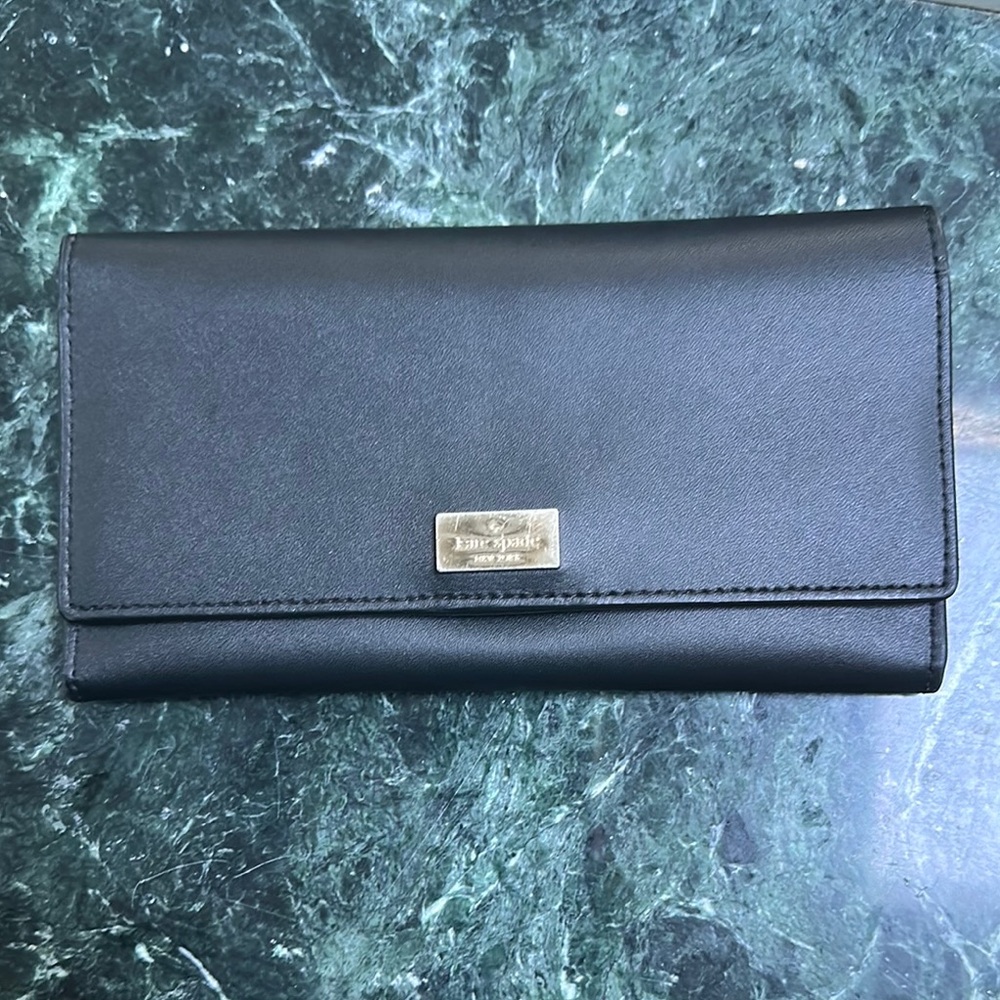 Kate Spade Black Wallet Sleek Design Timeless Elegance
